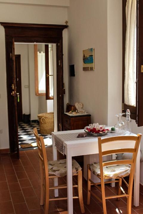 Minerva'S House Apartment Alghero Bagian luar foto