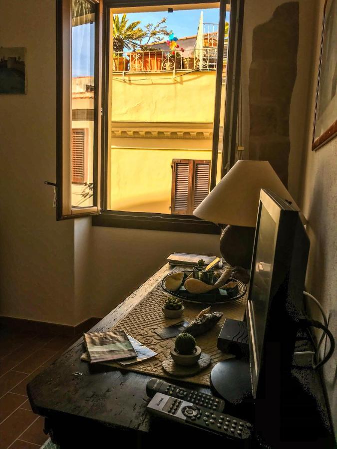 Minerva'S House Apartment Alghero Bagian luar foto